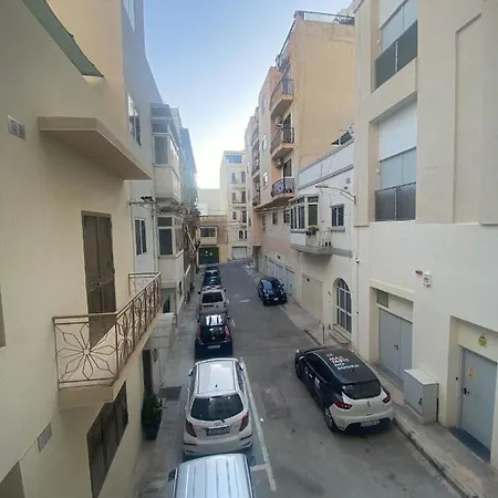 Centrally Located Daire Sliema