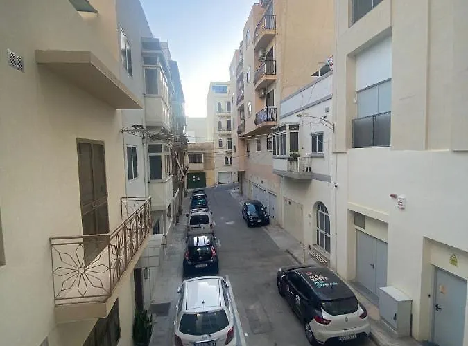 Centrally Located Apartamento Sliema