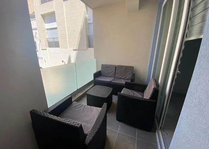 Centrally Located Apartamento